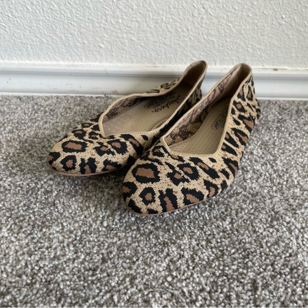 Skechers Ballet Flats Womens Size 7.5 Cleo Claw Some Cheetah Print Shoe SN-44886